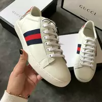 baskets paire de chaussures gucci femmes cowhide behind the tiger